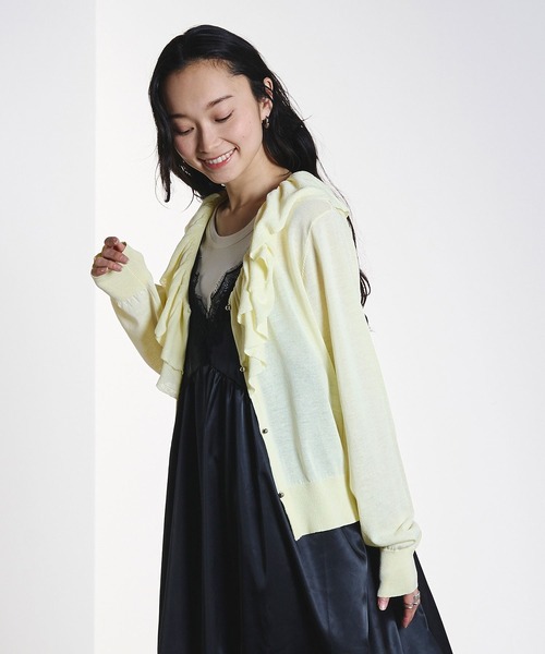 ROSE BUD(ローズバッド)の「FRILL COLLAR CARDIGAN(カーディガン/ボレロ・レディース・ブラック/イエロー・ONE SIZE)」の12枚目の写真