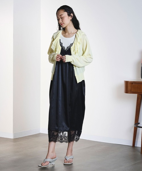 ROSE BUD(ローズバッド)の「FRILL COLLAR CARDIGAN(カーディガン/ボレロ・レディース・ブラック/イエロー・ONE SIZE)」の10枚目の写真