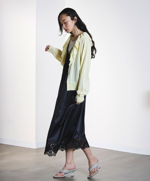 ROSE BUD(ローズバッド)の「FRILL COLLAR CARDIGAN(カーディガン/ボレロ・レディース・ブラック/イエロー・ONE SIZE)」の9枚目の写真