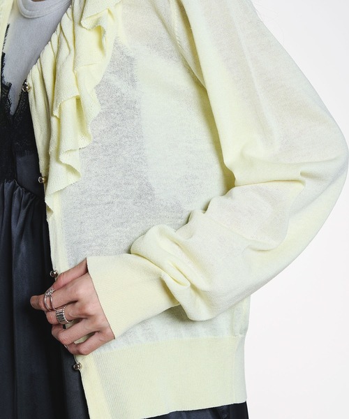 ROSE BUD(ローズバッド)の「FRILL COLLAR CARDIGAN(カーディガン/ボレロ・レディース・ブラック/イエロー・ONE SIZE)」の5枚目の写真