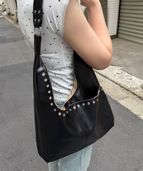mebole(メボレ)の「ハトメワンハンドルショルダーバッグ(ショルダーバッグ・レディース・ブラック/ブルー/イエロー/ピンク/ブラウン/ホワイト・FREE)」の9枚目の写真