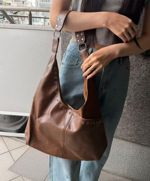 mebole(メボレ)の「ハトメワンハンドルショルダーバッグ(ショルダーバッグ・レディース・ブラック/ブルー/イエロー/ピンク/ブラウン/ホワイト・FREE)」の13枚目の写真