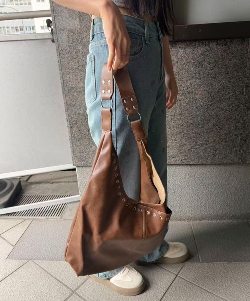 mebole(メボレ)の「ハトメワンハンドルショルダーバッグ(ショルダーバッグ・レディース・ブラック/ブルー/イエロー/ピンク/ブラウン/ホワイト・FREE)」の14枚目の写真