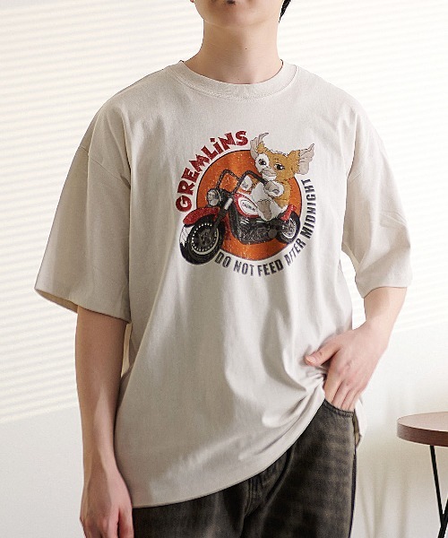SILVER BULLET(シルバーバレット)の「『SILVER BULLET SELECT AP/シルバーバレットセレクト』Gremlins/グレムリン バイクTEE(Tシャツ/カットソー・レディース・スミクロ/アイボリー・LL/L/M)」の2枚目の写真