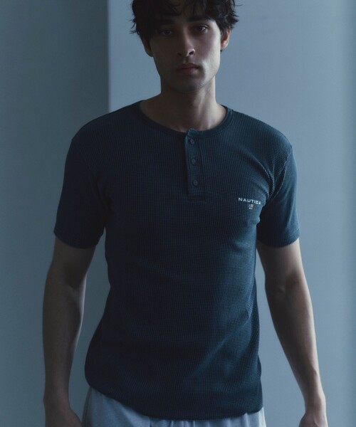 NAUTICA(ノーティカ)の「NAUTICA/ノーティカ Essentials タイトフィット S/S ヘンリーネック ワッフル ピグメントTシャツ(Tシャツ/カットソー・メンズ・ネイビー/オリーブ/チャコールグレー・MEDIUM/SMALL/LARGE/XX-LARGE/X-LARGE)」の4枚目の写真