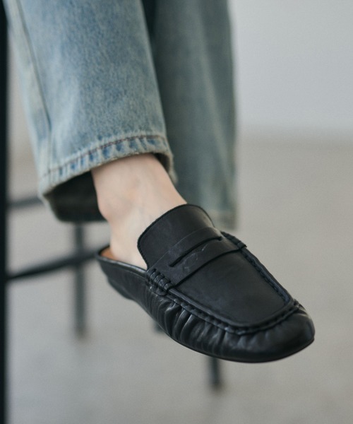 LAULEN(ローレン)の「square toe gathered loafers /スクエアトゥギャザーローファー(ローファー・レディース・ブラック・23cm/24cm/25cm)」の4枚目の写真