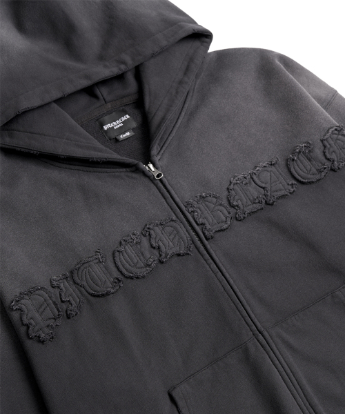 PITCHBLACK(ピッチブラック)の「APPLIQAE CROSS WASHED HOOD ZIP-UP (WASHED BLACK)(パーカー・メンズ・その他・SMALL/MEDIUM/LARGE/X-LARGE)」の2枚目の写真