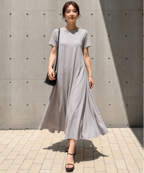 Lajour(ラジュール)の「【日本製】大人の抜け感フレアワンピース/接触冷感/UVカット/体型カバー(ワンピース・レディース・ベージュ/グレー/グレイッシュベージュ/ブラック・フリー)」の8枚目の写真