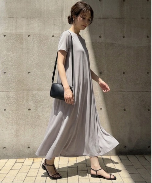 Lajour(ラジュール)の「【日本製】大人の抜け感フレアワンピース/接触冷感/UVカット/体型カバー(ワンピース・レディース・ベージュ/グレー/グレイッシュベージュ/ブラック・フリー)」の5枚目の写真