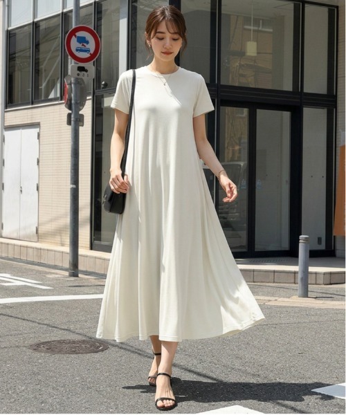 Lajour(ラジュール)の「【日本製】大人の抜け感フレアワンピース/接触冷感/UVカット/体型カバー(ワンピース・レディース・ベージュ/グレー/グレイッシュベージュ/ブラック・フリー)」の13枚目の写真