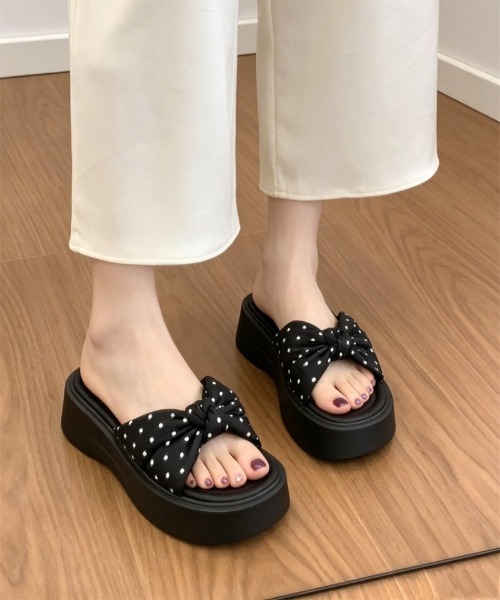 Ritzy(リッツィー)の「ドット柄 クロスツイストリボン 厚底 ボリュームソール サンダル ミュール(サンダル・レディース・ホワイト/ブラック・23/24/25/24.5/23.5)」の21枚目の写真