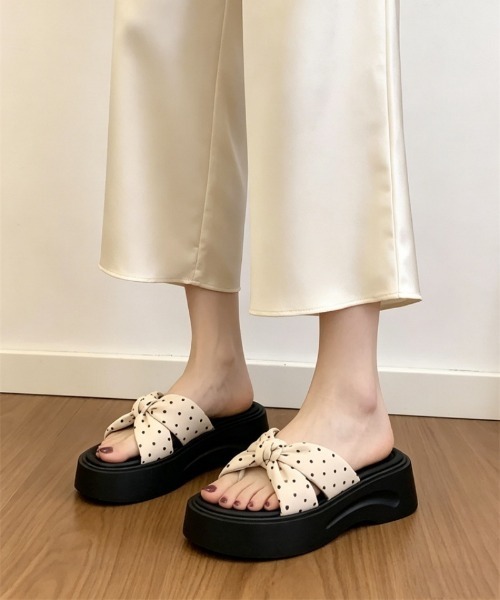 Ritzy(リッツィー)の「ドット柄 クロスツイストリボン 厚底 ボリュームソール サンダル ミュール(サンダル・レディース・ホワイト/ブラック・23/24/25/24.5/23.5)」の16枚目の写真