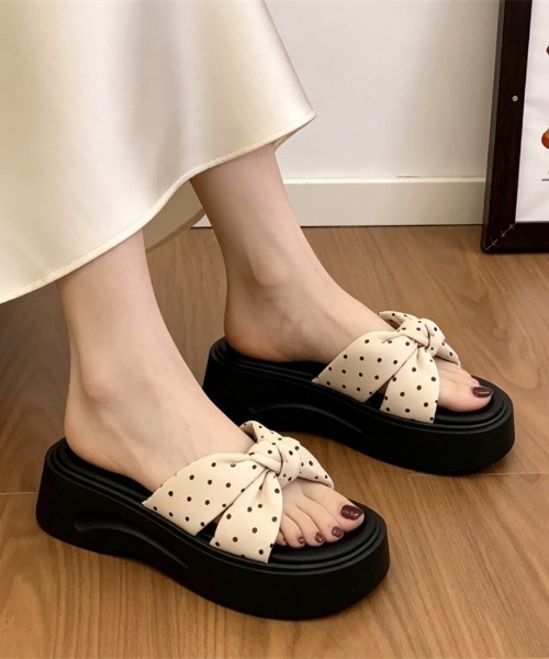 Ritzy(リッツィー)の「ドット柄 クロスツイストリボン 厚底 ボリュームソール サンダル ミュール(サンダル・レディース・ホワイト/ブラック・23/24/25/24.5/23.5)」の15枚目の写真