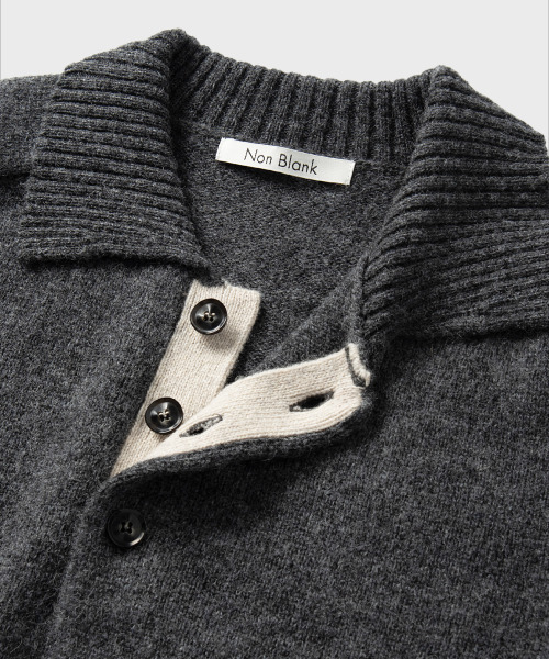 NONBLANK（ノンブランク）の「ウールカラー ニット_TAILOR GREY（ニット/セーター・メンズ・グレー・MEDIUM/LARGE/X-LARGE）」の6枚目の写真