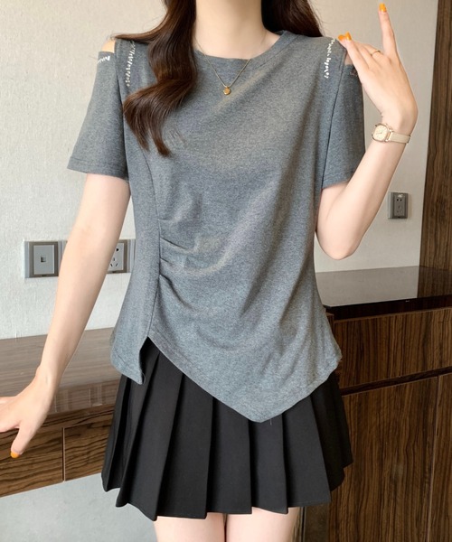 AMAJI(アマジ)の「アシンメトリー オフショルダー 半袖Tシャツ(Tシャツ/カットソー・レディース・ホワイト/ブラック/グレー・MEDIUM/LARGE/X-LARGE)」の3枚目の写真