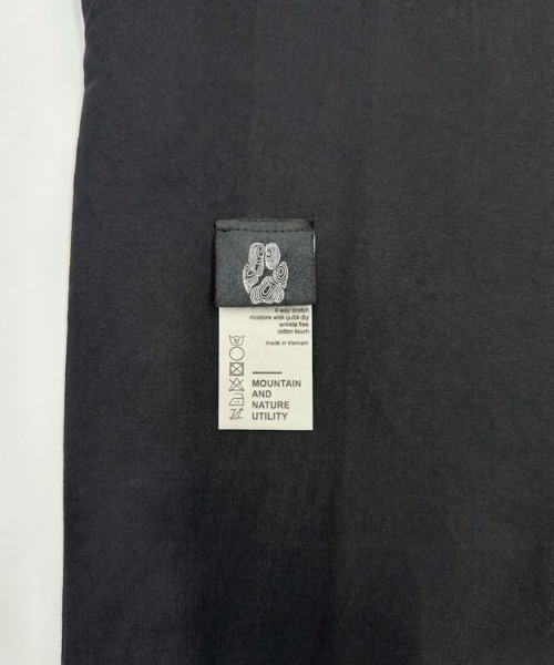 manu(マニュ)の「S-09E Big Identity Topo(Tシャツ/カットソー・メンズ・ブラック/ホワイト・X-LARGE/LARGE/MEDIUM/SMALL)」の8枚目の写真