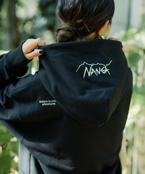 NANGA（ナンガ）の「【WEB先行予約】[NANGA/ナンガ] 別注 フードロゴ刺繍スウェットパーカー（パーカー・レディース・グレー/ブラック・M/S/L）」の6枚目の写真