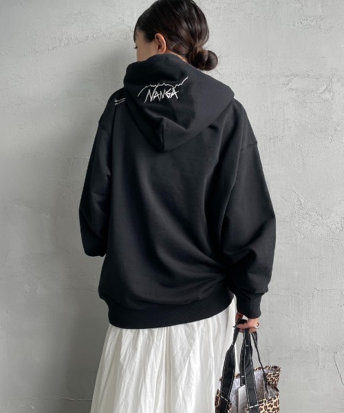 NANGA（ナンガ）の「【WEB先行予約】[NANGA/ナンガ] 別注 フードロゴ刺繍スウェットパーカー（パーカー・レディース・グレー/ブラック・M/S/L）」の19枚目の写真