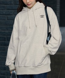 【UMBRO/アンブロ】限定　ライン使い刺しゅうパーカー