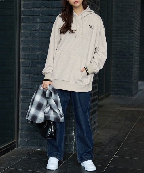 UMBRO(アンブロ)の「【UMBRO/アンブロ】限定 ライン使い刺しゅうパーカー(パーカー・レディース・ブラウン/ネイビー/杢グレー・L/M/LL)」の19枚目の写真