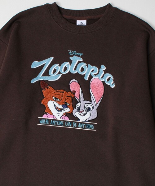 GLOSTER(グロスター)の「【ZOOTOPIA/ズートピア】ニック&ジュディ サガラ刺繍クルースウェット 裏起毛(スウェット・メンズ・ブラウン/アイボリー・L/M)」の4枚目の写真