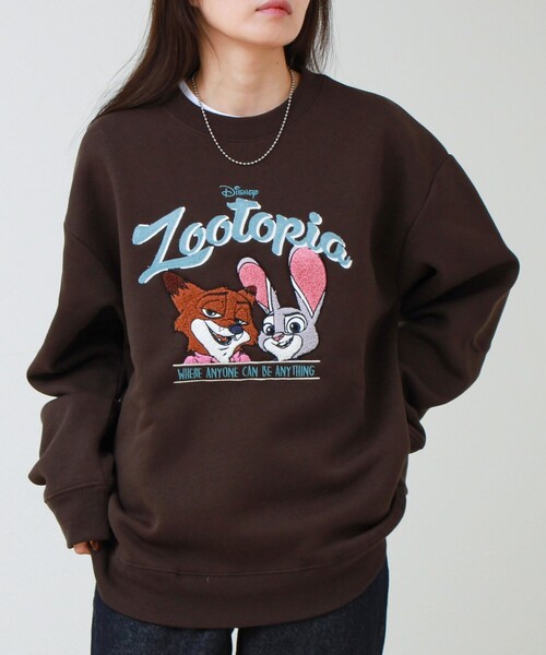 GLOSTER（グロスター）の「【ZOOTOPIA/ズートピア】ニック＆ジュディ サガラ刺繍クルースウェット 裏起毛（スウェット・メンズ・ブラウン/アイボリー・L/M）」の7枚目の写真