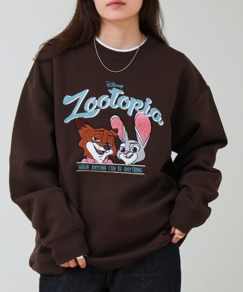GLOSTER（グロスター）の「【ZOOTOPIA/ズートピア】ニック＆ジュディ サガラ刺繍クルースウェット 裏起毛（スウェット・メンズ・ブラウン/アイボリー・L/M）」の11枚目の写真