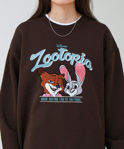 GLOSTER（グロスター）の「【ZOOTOPIA/ズートピア】ニック＆ジュディ サガラ刺繍クルースウェット 裏起毛（スウェット・メンズ・ブラウン/アイボリー・L/M）」の12枚目の写真