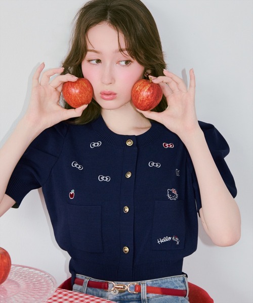 WILLSELECTION(ウィルセレクション)の「WILLSELECTION×HELLO KITTY 刺繍ニットカーディガン(カーディガン/ボレロ・レディース・オフホワイト/ネイビー/ピンク・FREE)」の7枚目の写真