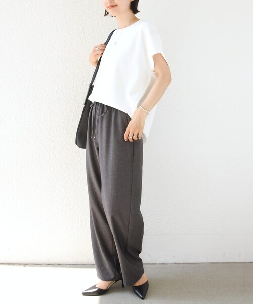 SHIPS(シップス)の「〈接触冷感/UVカット/吸水速乾〉ジョーゼット サイド タック フォルム スリーブ プルオーバー(Tシャツ/カットソー・レディース・オフホワイト/ネイビー/ライトオリーブ・ONE SIZE)」の5枚目の写真