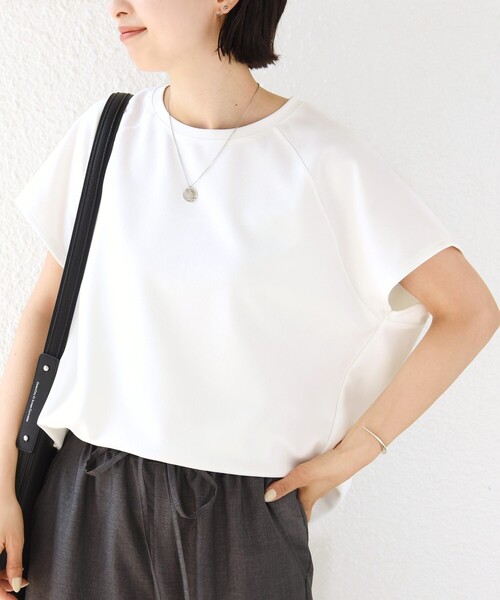 SHIPS(シップス)の「〈接触冷感/UVカット/吸水速乾〉ジョーゼット サイド タック フォルム スリーブ プルオーバー(Tシャツ/カットソー・レディース・オフホワイト/ネイビー/ライトオリーブ・ONE SIZE)」の7枚目の写真