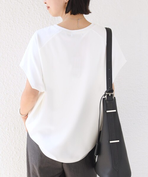 SHIPS(シップス)の「〈接触冷感/UVカット/吸水速乾〉ジョーゼット サイド タック フォルム スリーブ プルオーバー(Tシャツ/カットソー・レディース・オフホワイト/ネイビー/ライトオリーブ・ONE SIZE)」の8枚目の写真