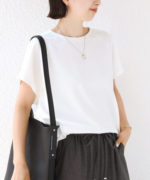 SHIPS(シップス)の「〈接触冷感/UVカット/吸水速乾〉ジョーゼット サイド タック フォルム スリーブ プルオーバー(Tシャツ/カットソー・レディース・オフホワイト/ネイビー/ライトオリーブ・ONE SIZE)」の9枚目の写真