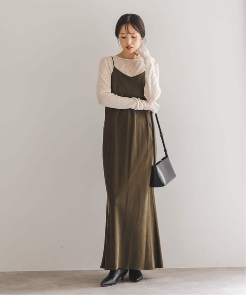 Noble（ノーブル）の「《追加・新色》【洗える】ワイドVネックフィブリルキャミワンピース（ワンピース・レディース・カーキ/ネイビー・38/36）」の4枚目の写真