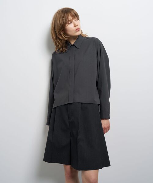 LANVIN en Bleu(ランバンオンブルー)の「ウールツイルショートパンツ(その他パンツ・レディース・ブラック/チャコールグレー・36/38)」の1枚目の写真