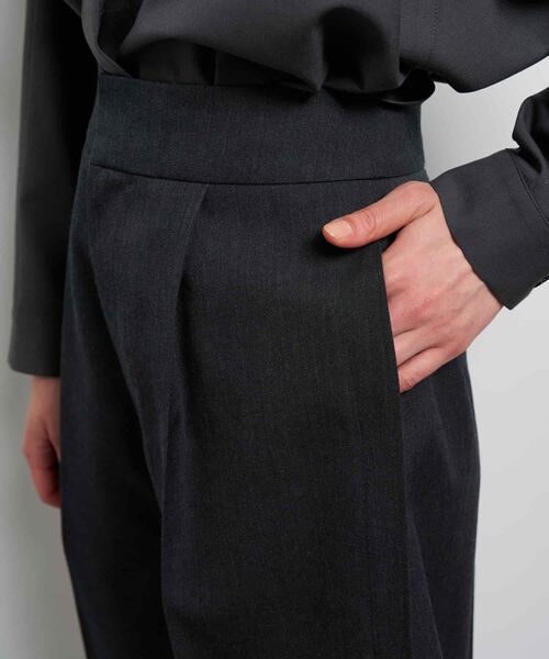 LANVIN en Bleu(ランバンオンブルー)の「ウールツイルショートパンツ(その他パンツ・レディース・ブラック/チャコールグレー・36/38)」の9枚目の写真