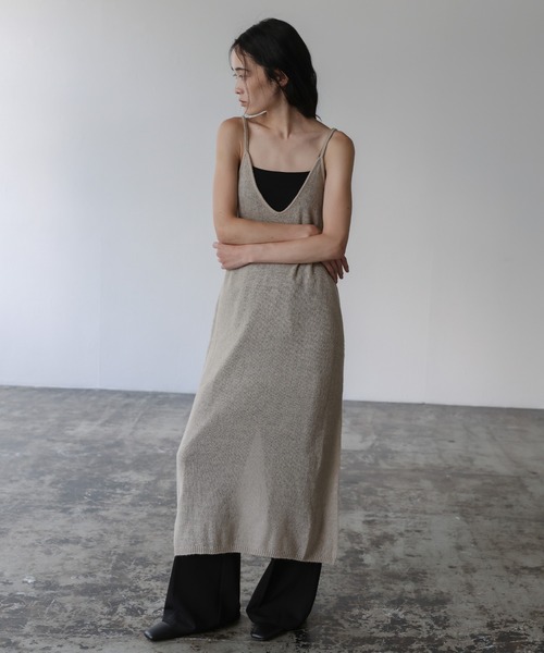 select MOCA(セレクトモカ)の「シアーニットキャミワンピース(ワンピース・レディース・ブラック/グレイッシュベージュ・MEDIUM/LARGE)」の1枚目の写真