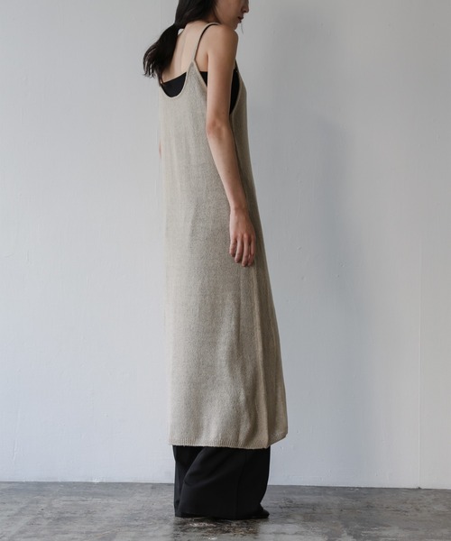 select MOCA(セレクトモカ)の「シアーニットキャミワンピース(ワンピース・レディース・ブラック/グレイッシュベージュ・MEDIUM/LARGE)」の12枚目の写真