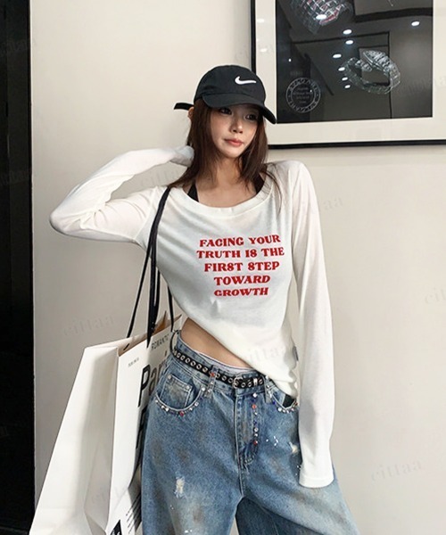 Dalfwin(ダールフィン)の「FACING赤ロゴ長袖クルーネックTシャツ(Tシャツ/カットソー・レディース・ホワイト/ブラック/ダークグレー/グレー系その他・FREE)」の1枚目の写真