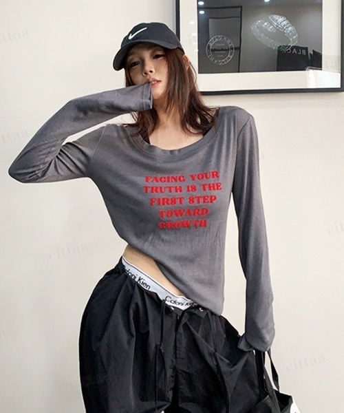 Dalfwin(ダールフィン)の「FACING赤ロゴ長袖クルーネックTシャツ(Tシャツ/カットソー・レディース・ホワイト/ブラック/ダークグレー/グレー系その他・FREE)」の9枚目の写真