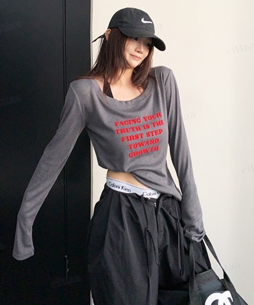 Dalfwin(ダールフィン)の「FACING赤ロゴ長袖クルーネックTシャツ(Tシャツ/カットソー・レディース・ホワイト/ブラック/ダークグレー/グレー系その他・FREE)」の7枚目の写真