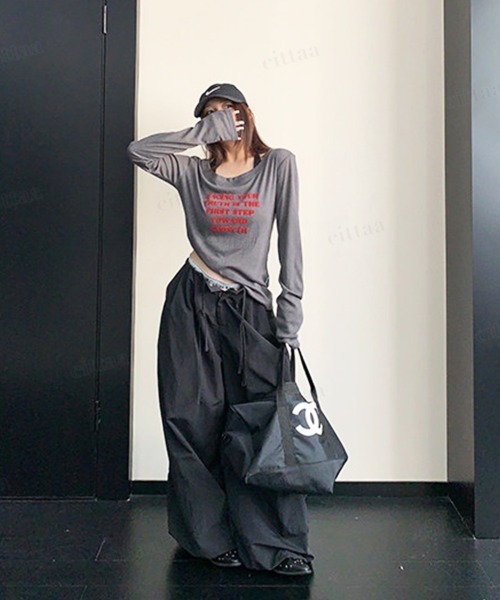 Dalfwin(ダールフィン)の「FACING赤ロゴ長袖クルーネックTシャツ(Tシャツ/カットソー・レディース・ホワイト/ブラック/ダークグレー/グレー系その他・FREE)」の5枚目の写真