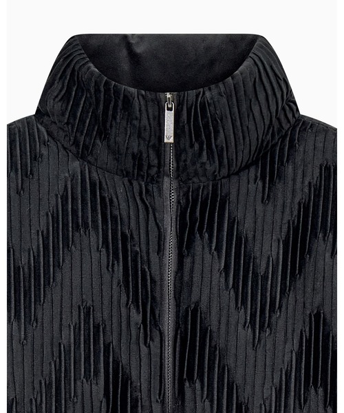 EMPORIO ARMANI(エンポリオアルマーニ)の「【エンポリオ アルマーニ】シェブロン柄 プリーツベルベット ダウンジャケット(ダウンジャケット/コート・レディース・ブラック・38)」の3枚目の写真
