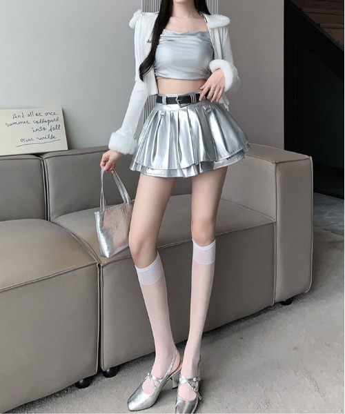 &soiree(アンドソワレ)の「ダブルフリルフェイクレザーミニスカート(スカート・レディース・シルバー/ブラック・X-LARGE/LARGE/MEDIUM/SMALL)」の2枚目の写真