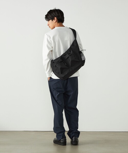 COMME CA ISM(コムサイズム)の「ポリエステルオックス ダブルポケット スリングバッグ(ショルダーバッグ・メンズ・ブラック・FREE)」の2枚目の写真