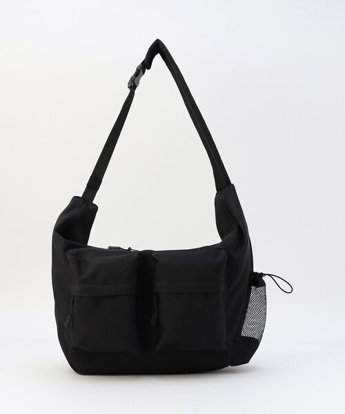 COMME CA ISM(コムサイズム)の「ポリエステルオックス ダブルポケット スリングバッグ(ショルダーバッグ・メンズ・ブラック・FREE)」の3枚目の写真