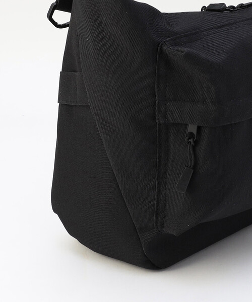COMME CA ISM(コムサイズム)の「ポリエステルオックス ダブルポケット スリングバッグ(ショルダーバッグ・メンズ・ブラック・FREE)」の8枚目の写真