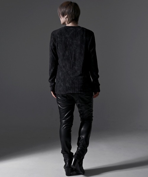CavariA(キャバリア)の「『CavariA/キャバリア』汚しタックストライプ長袖VネックTEE(Tシャツ/カットソー・メンズ・ブラック/ホワイト・M/L/XL)」の11枚目の写真