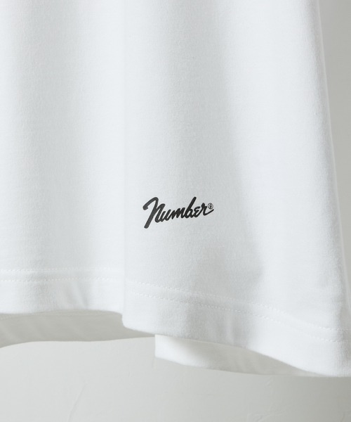 NUMBER (N)INE(ナンバーナイン)の「BASIC HEM PRINTED HENLEY NECK L/S T-SHIRT / ベーシック ワンポイント ロゴプリント ヘンリーネック ロンT(Tシャツ/カットソー・メンズ・ホワイト/ブラック・M/L/XL)」の6枚目の写真