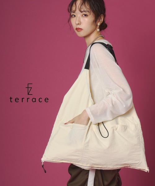 terrace(テラス)の「2WAY ミリタリーナイロンベスト&ハンドバッグ(ベスト・レディース・ブラック/チャコール/キナリ/カーキ・FREE)」の1枚目の写真